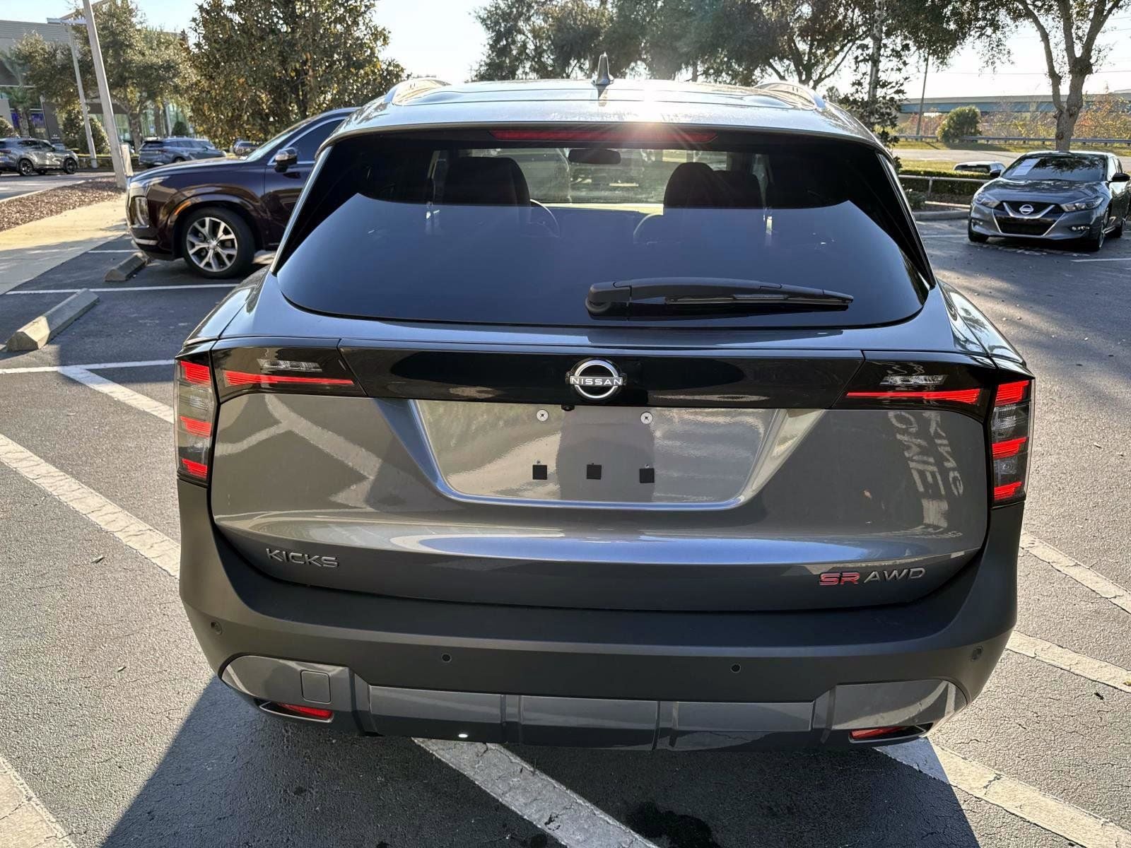 2025 Nissan Kicks SR