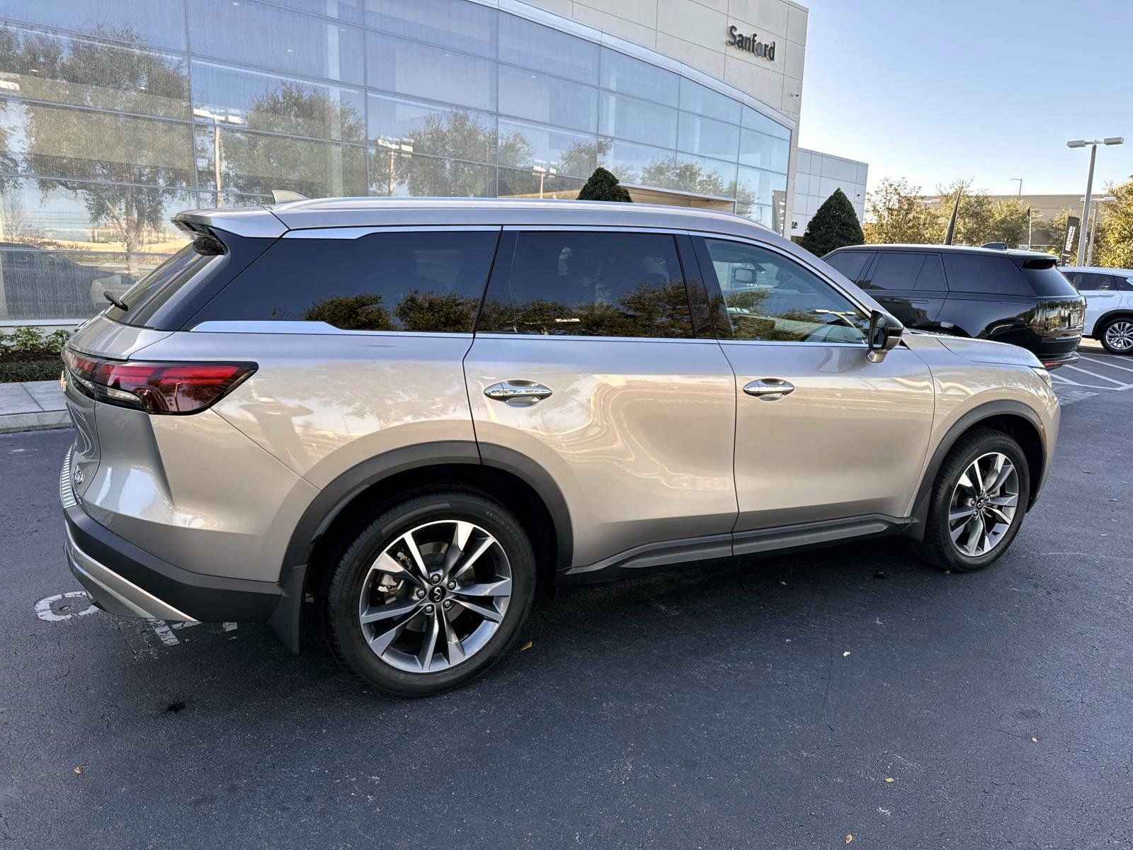 2022 INFINITI QX60 LUXE