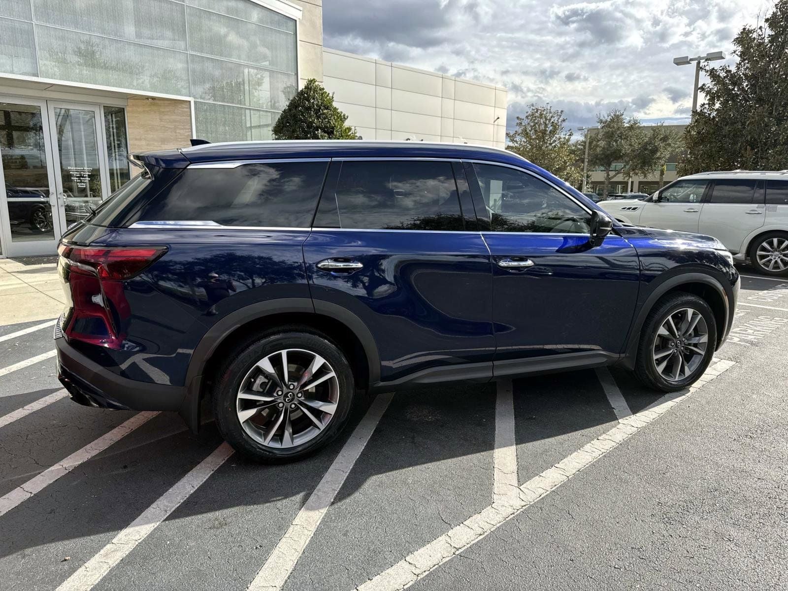 2023 INFINITI QX60 LUXE