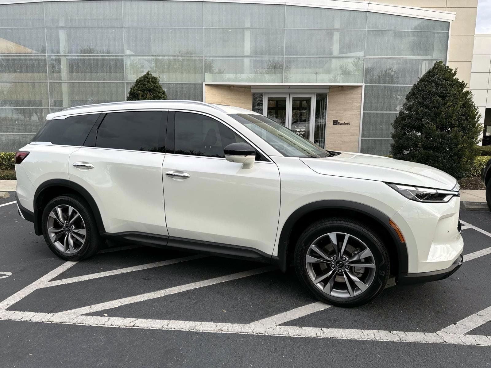 2023 INFINITI QX60 LUXE