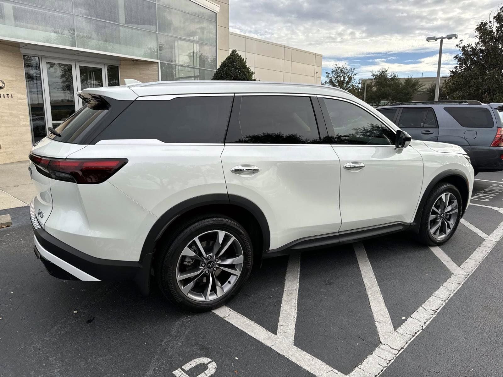 2023 INFINITI QX60 LUXE