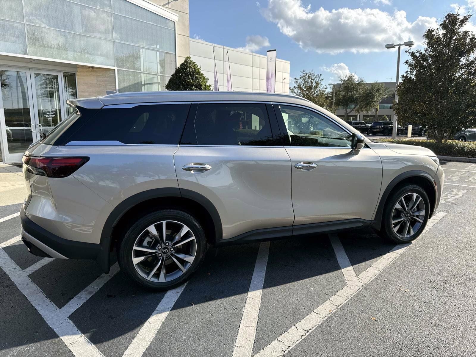 2024 INFINITI QX60 LUXE