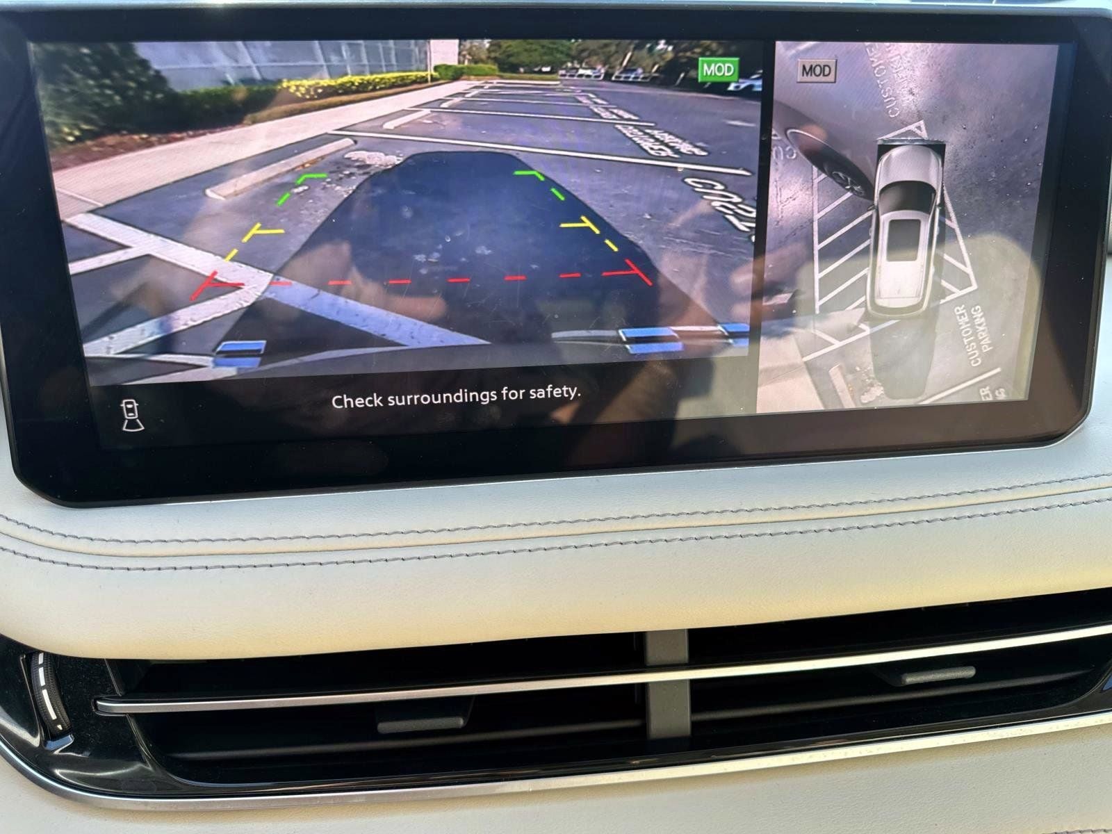 2024 INFINITI QX60 LUXE