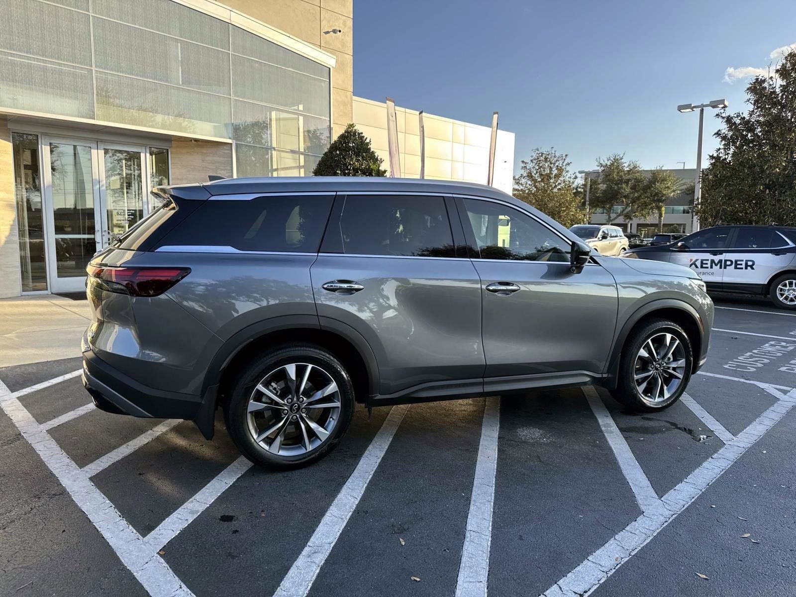 2023 INFINITI QX60 LUXE
