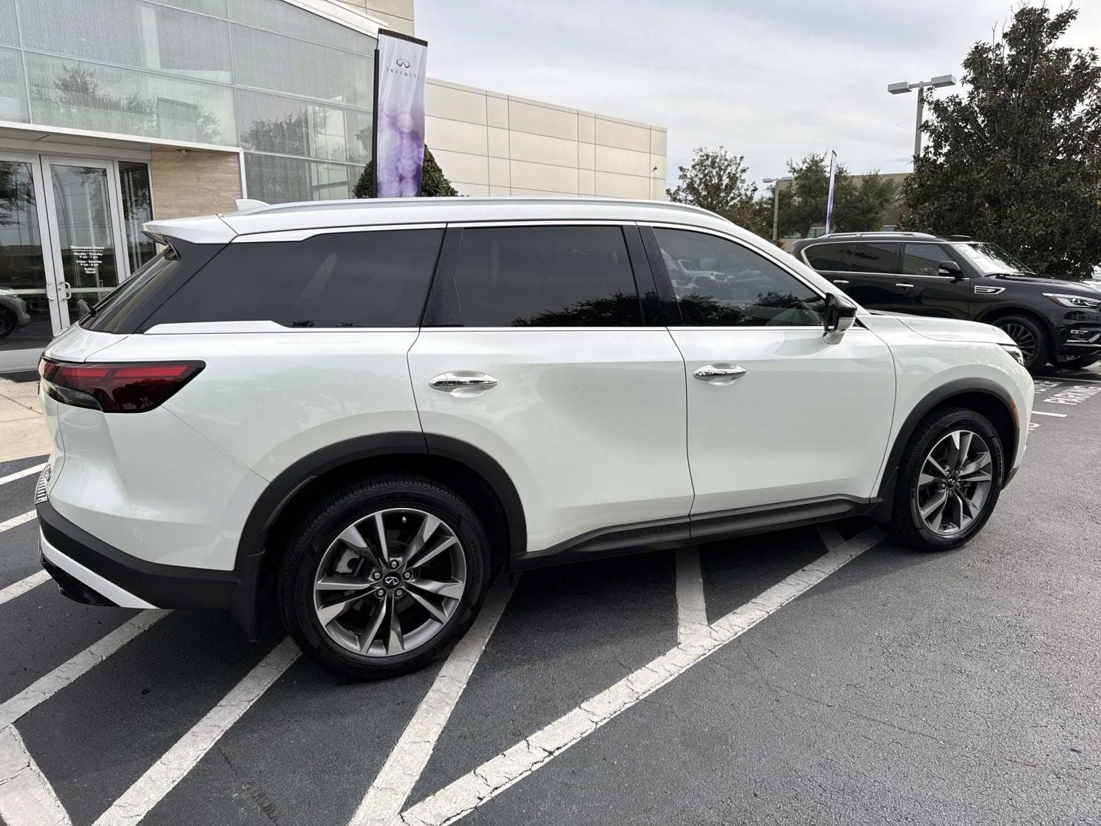 2023 INFINITI QX60 LUXE