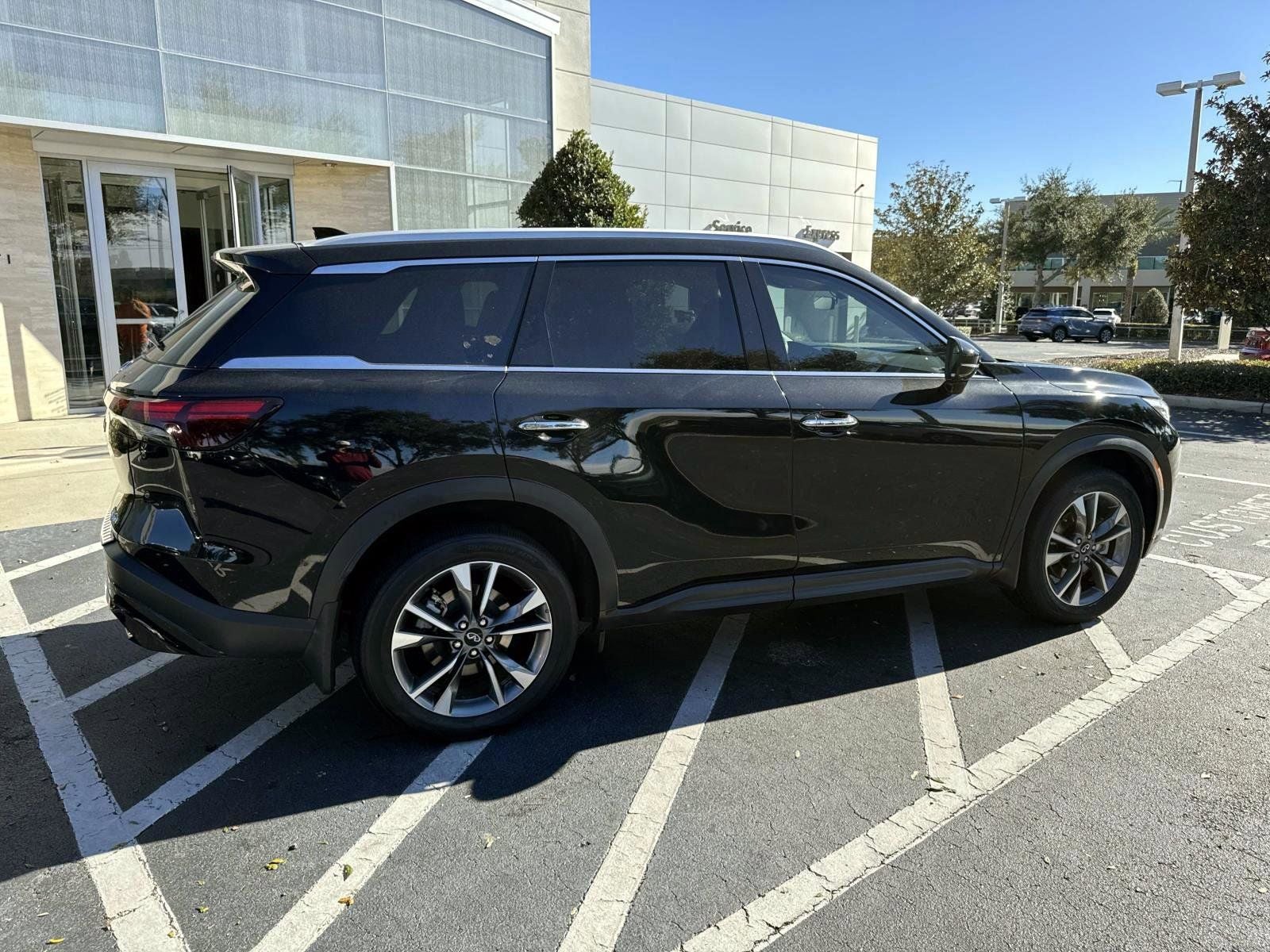 2023 INFINITI QX60 LUXE