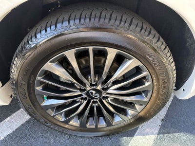 2024 INFINITI QX80 Premium Select