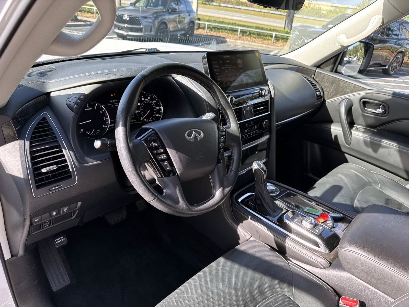 2023 INFINITI QX80 LUXE