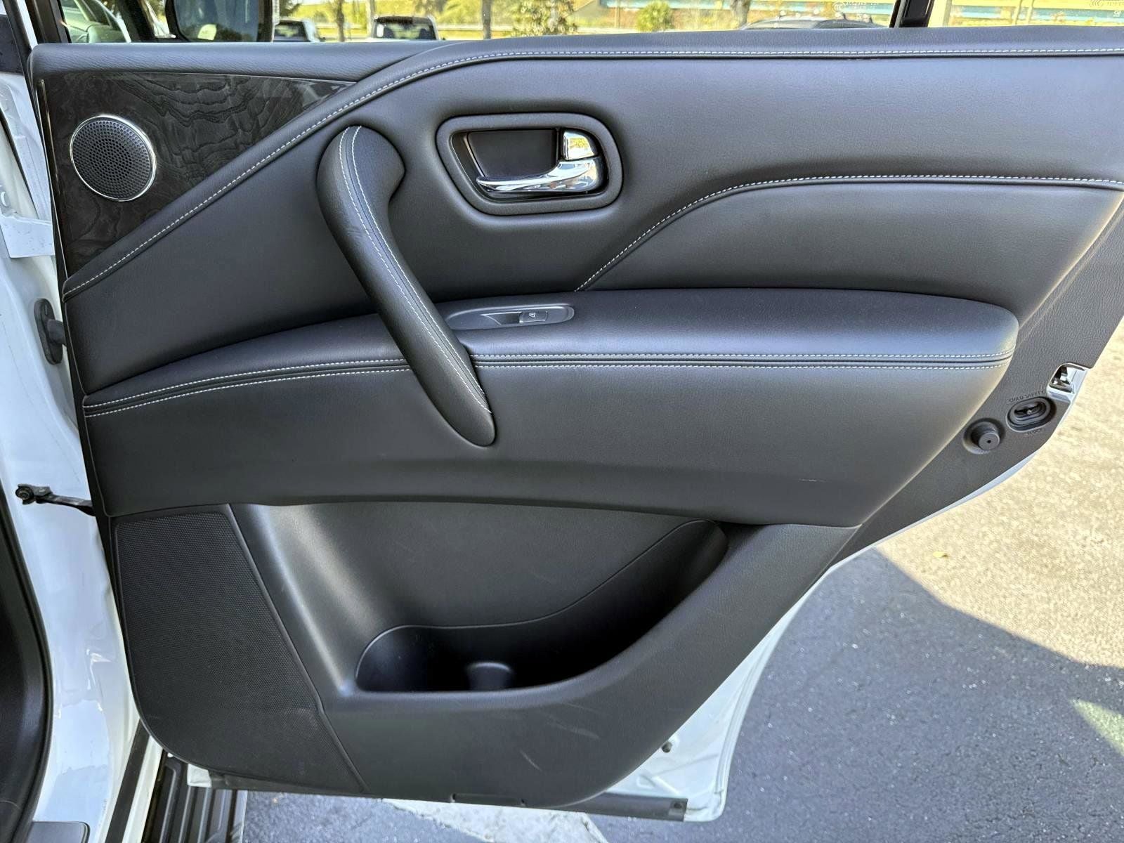 2023 INFINITI QX80 LUXE