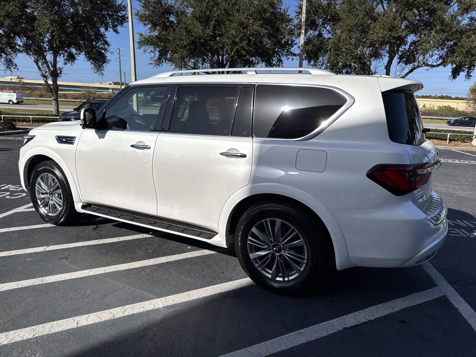 2023 INFINITI QX80 LUXE