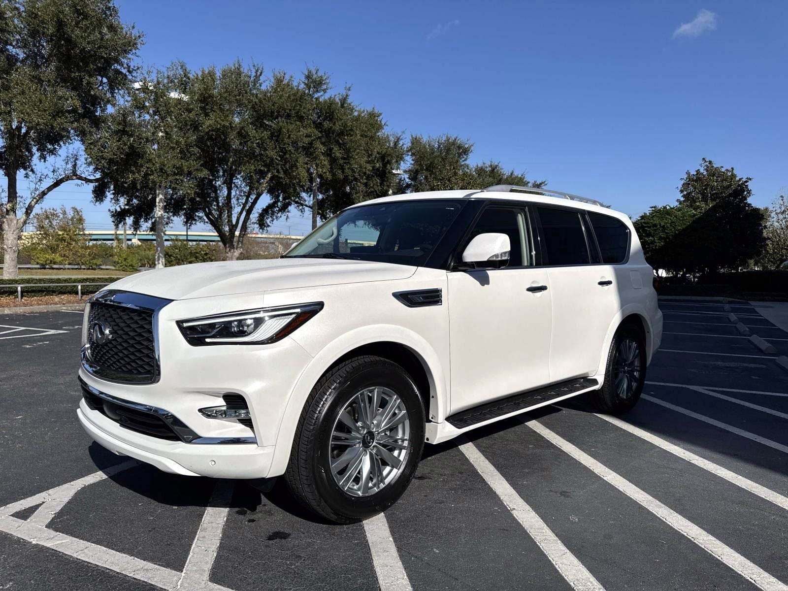 2023 INFINITI QX80 LUXE