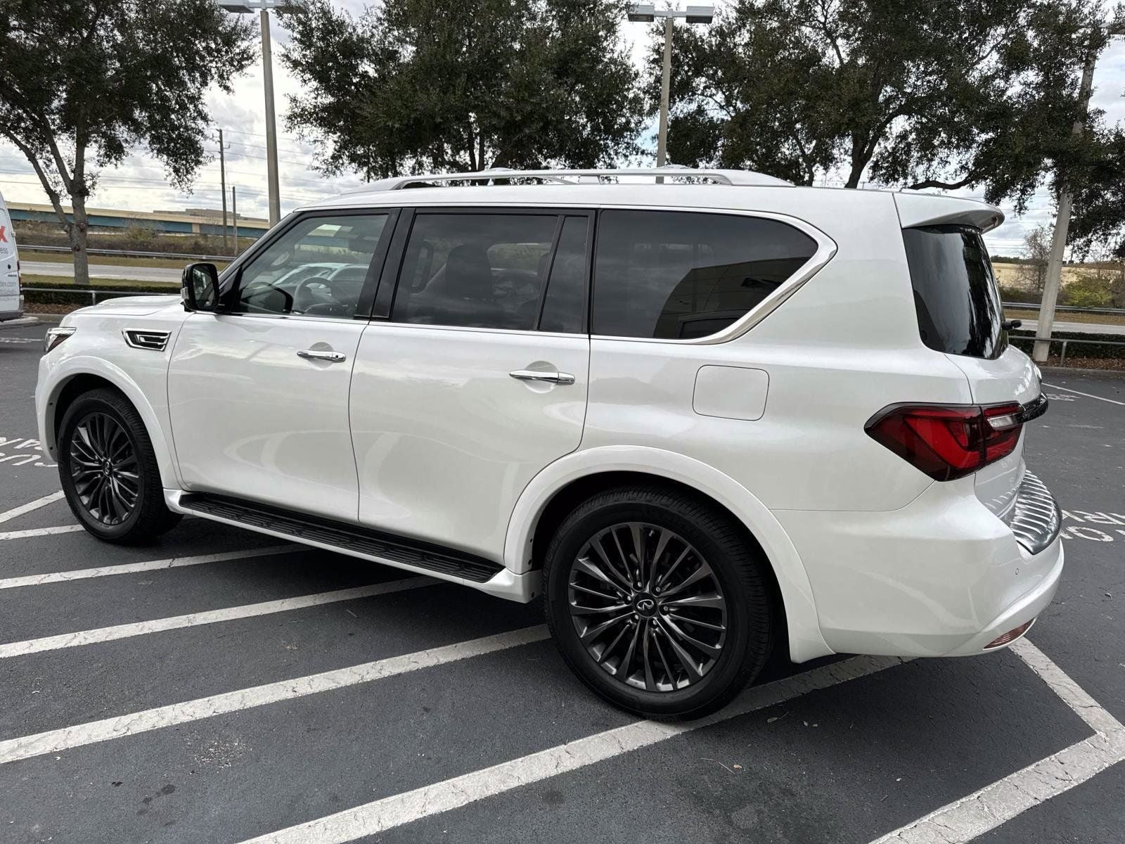 2022 INFINITI QX80 Premium Select