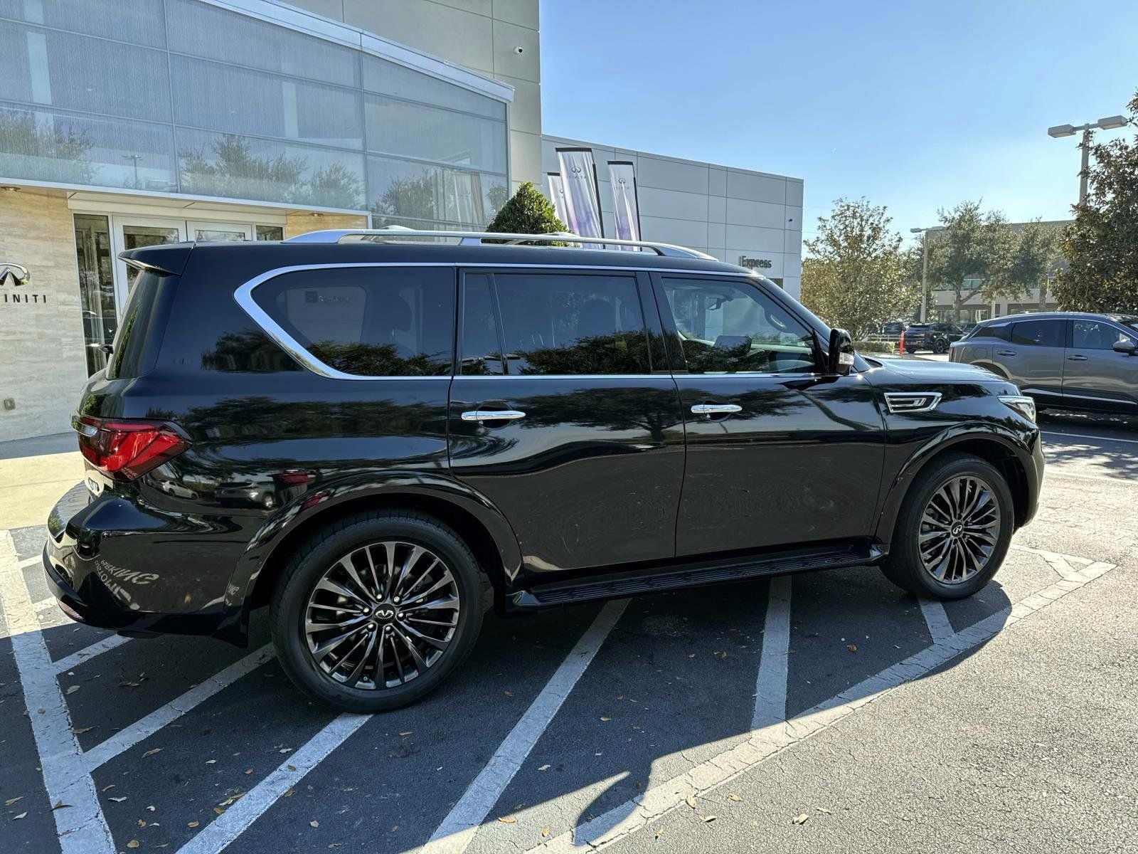 2024 INFINITI QX80 Premium Select