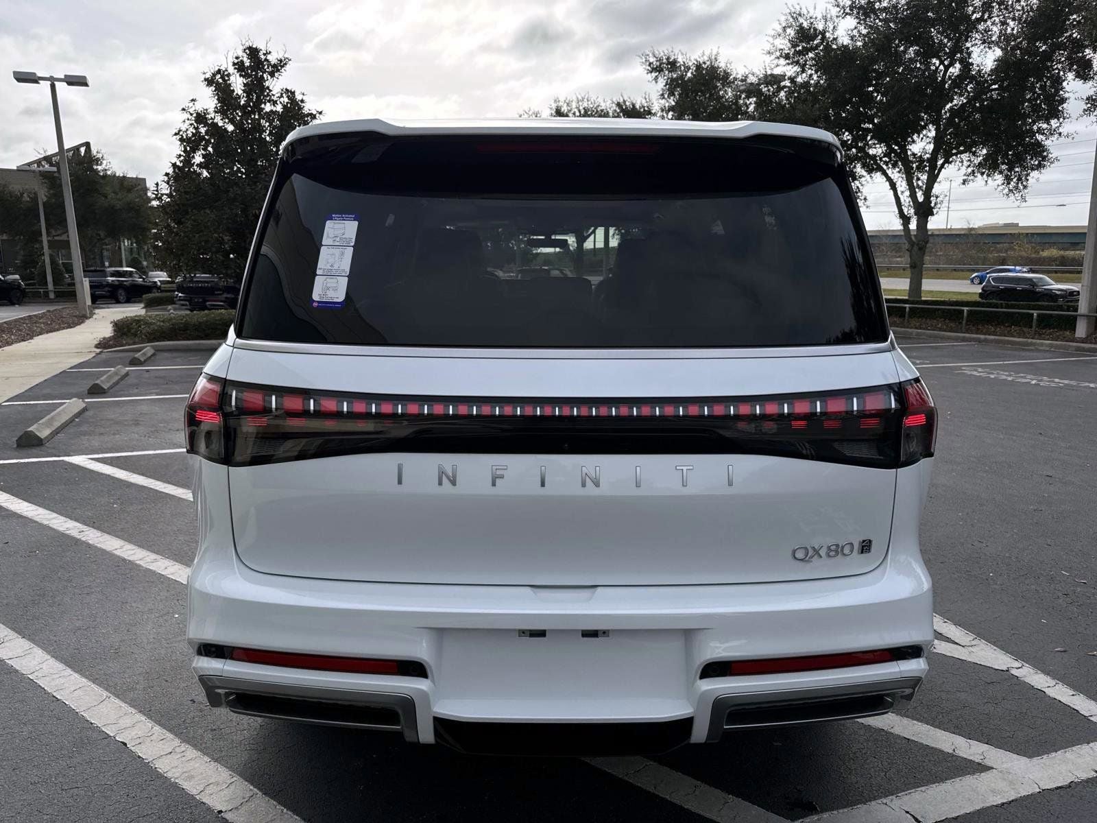 2026 INFINITI QX80 LUXE