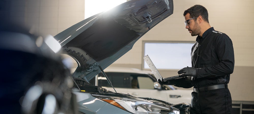 INFINITI Technician Checking Engine